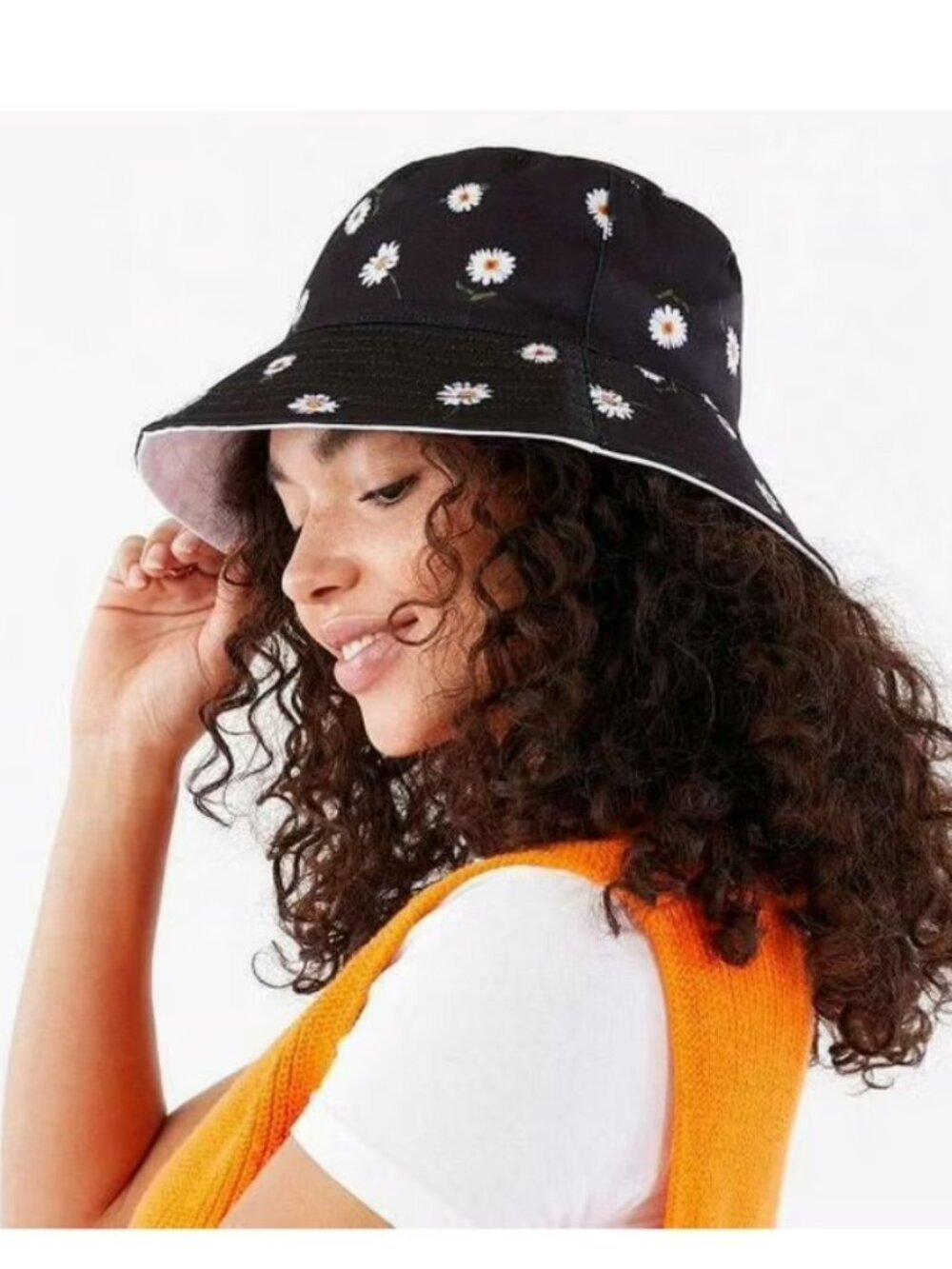 Alice + Olivia: reversible bucket hat, navy w/daisies or white, brand new in bag